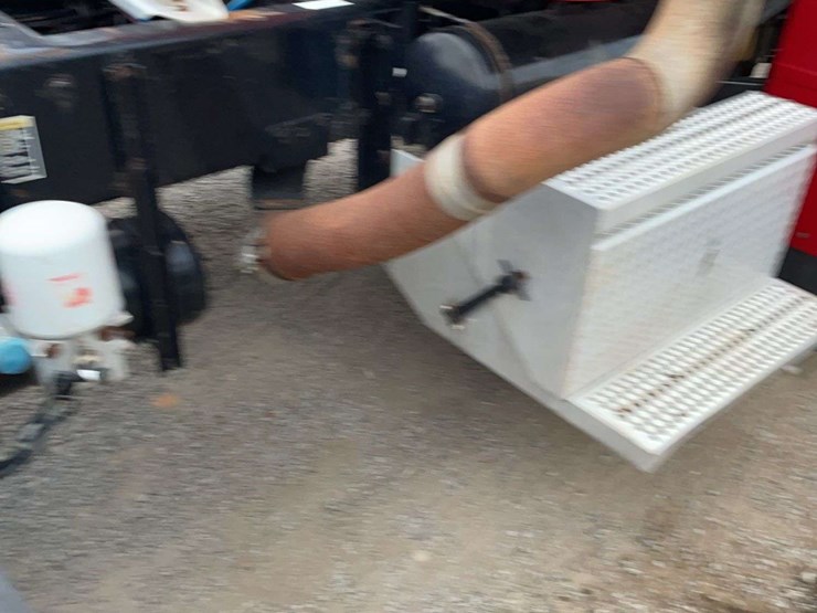 2005-peterbilt-385-image-22