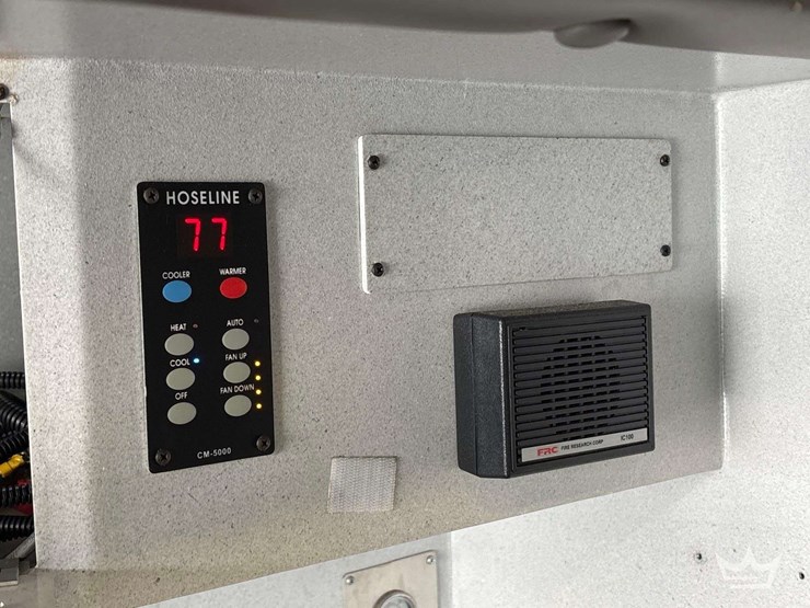 2016-freightliner-m2-106-image-37