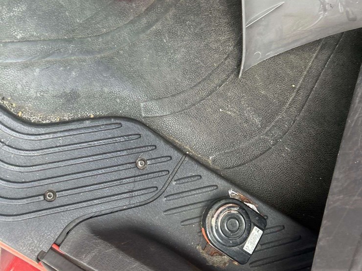 2016-freightliner-m2-106-image-23