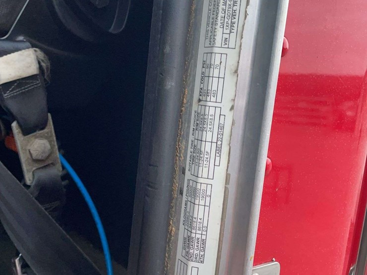 2005-peterbilt-385-image-37