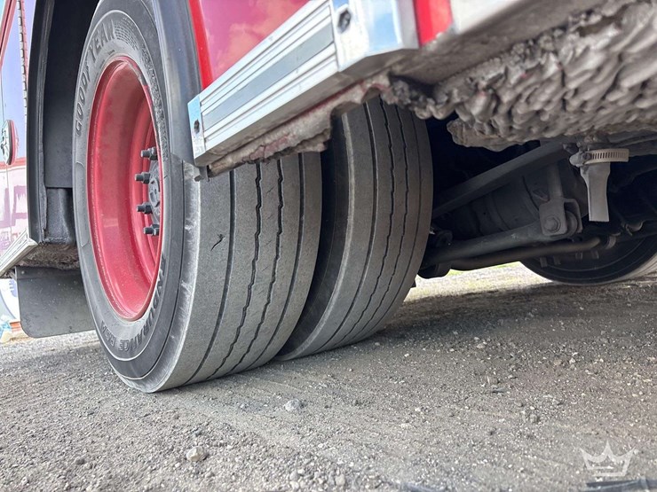 2016-freightliner-m2-106-image-48