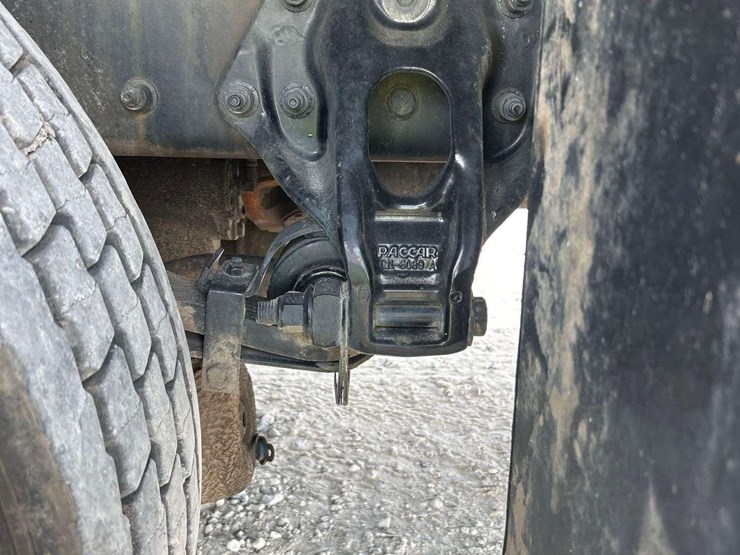 2018-peterbilt-348-image-38