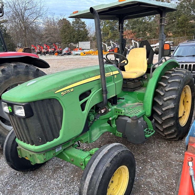 JOHN DEERE 5075M