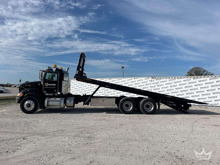 2018-peterbilt-348-image-2