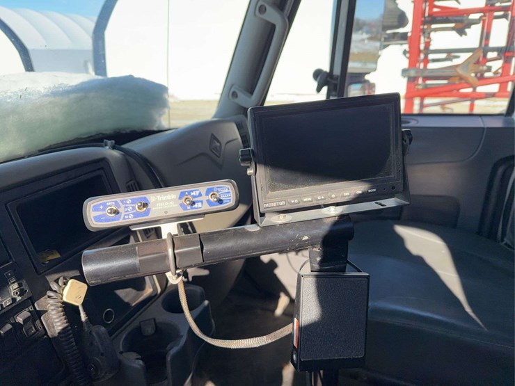 2012-ih-max-force-dry-fertilizer-spreader-image-9