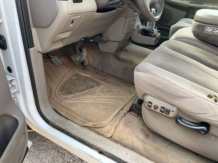 2003-dodge-1500-image-17