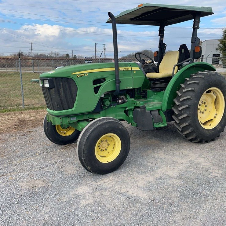 JOHN DEERE 5075M