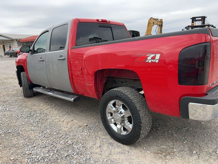 2012-chevrolet-2500-image-12