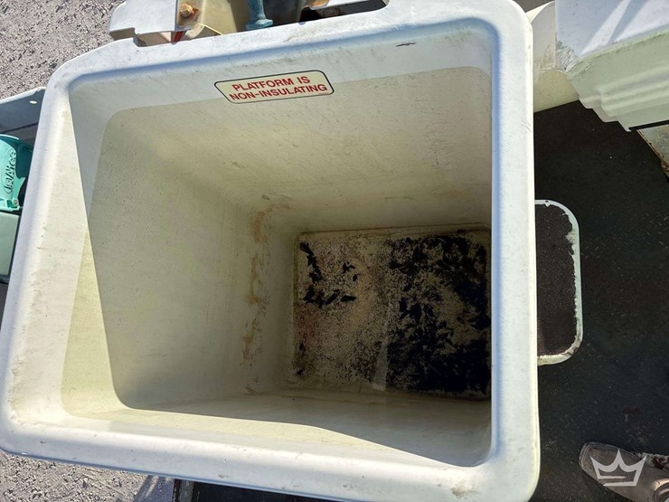 2088-chevrolet-c7500-altec-ta40-41ft.-bucket-truck-image-19