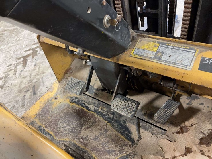 cat-6000-lb-fork-lift-image-7