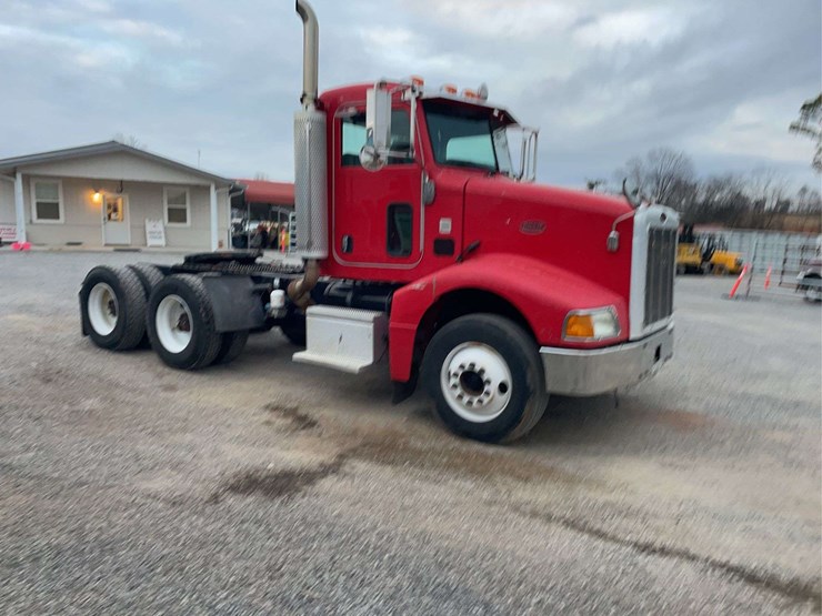 2005-peterbilt-385-image-9