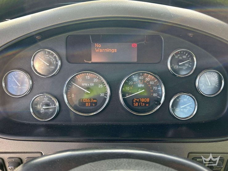 2018-peterbilt-348-image-19