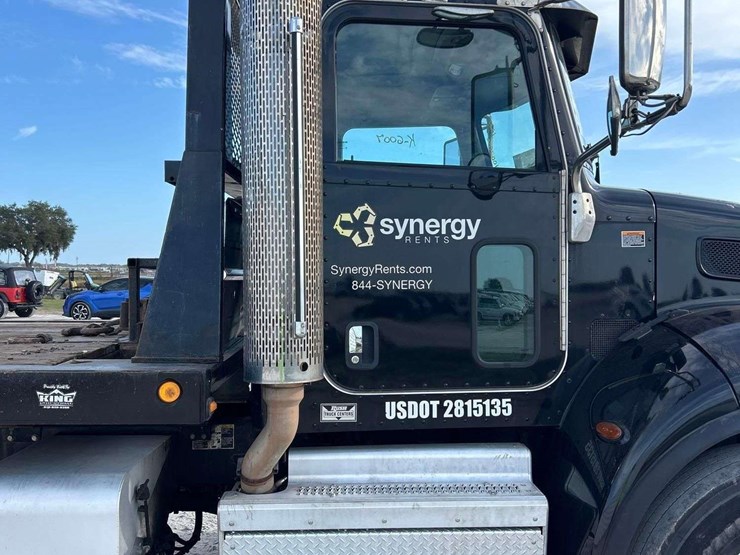 2018-peterbilt-348-image-43