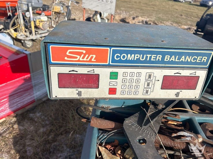 sun-electric-1742-1-wheel-balancer-image-6