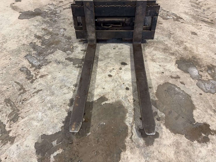 cat-6000-lb-fork-lift-image-8