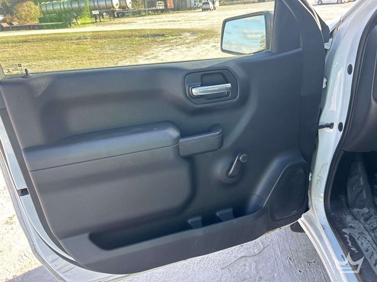 2020-chevrolet-silverado-1500-image-14