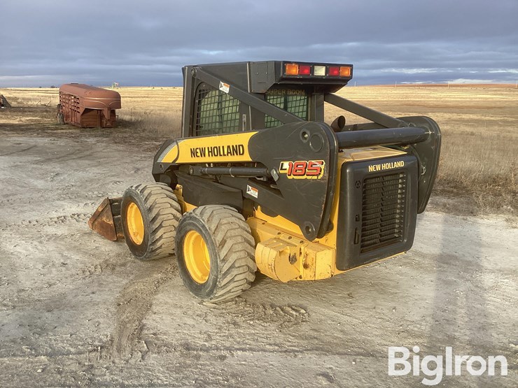 new-holland-l185-image-7