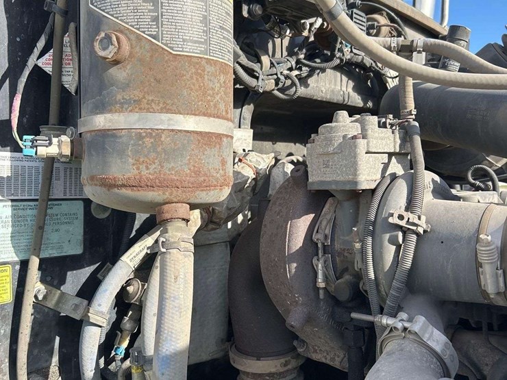 2018-peterbilt-348-image-13