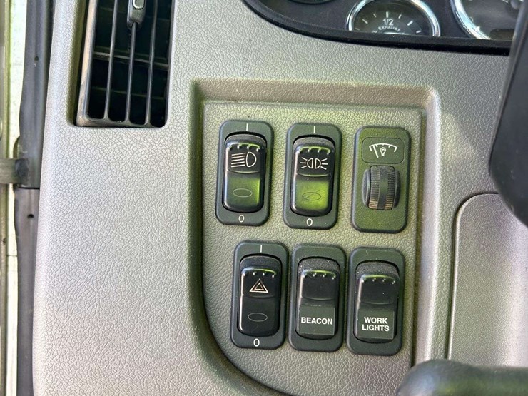 2018-peterbilt-348-image-20