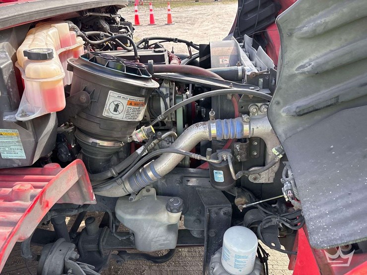 2016-freightliner-m2-106-image-10