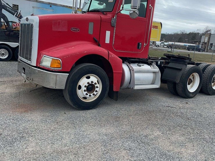 2005-peterbilt-385-image-4