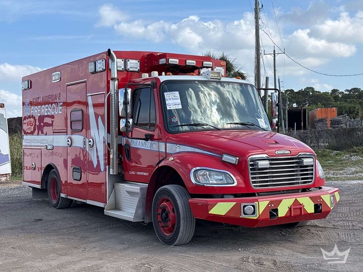 2016-freightliner-m2-106-image-2