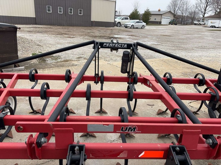 24'-unverferth-perfecta,-3-pt,-mounted-field-cultivator-image-6