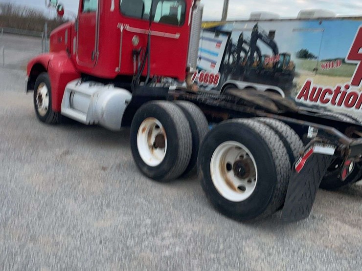 2005-peterbilt-385-image-6