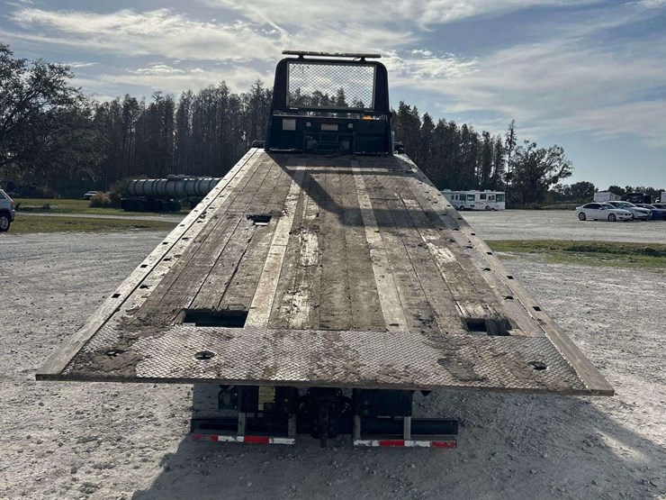 2018-peterbilt-348-image-33