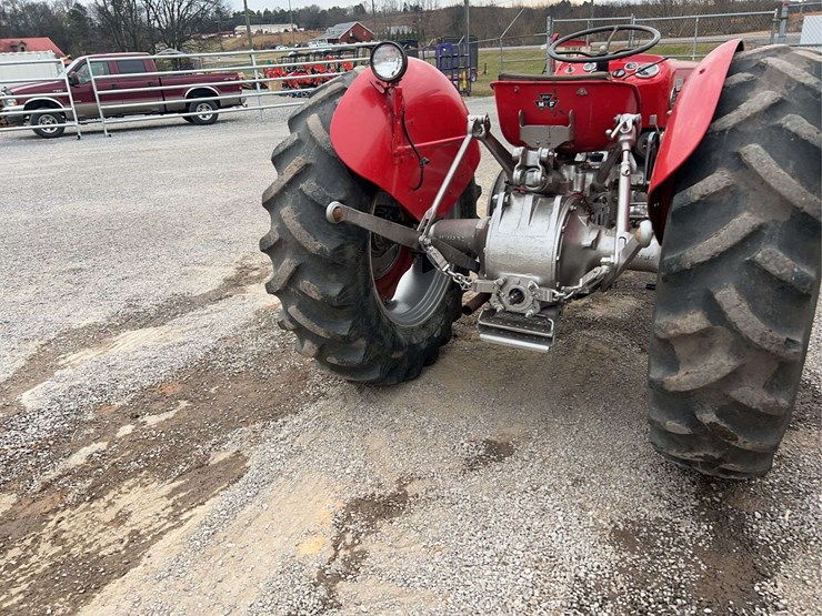 massey-ferguson-135-image-18