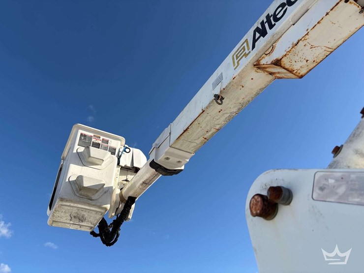 2088-chevrolet-c7500-altec-ta40-41ft.-bucket-truck-image-11