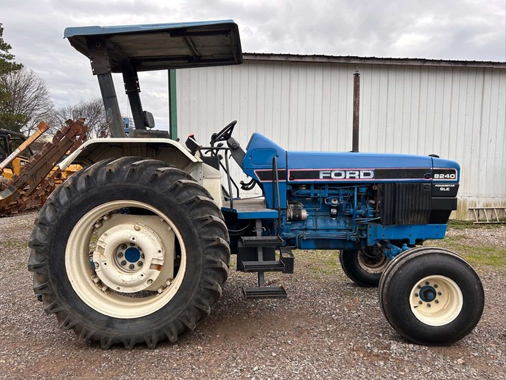 ford-8240-image-1