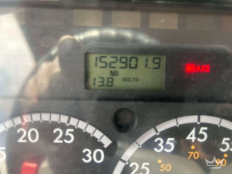 2016-freightliner-m2-106-image-12