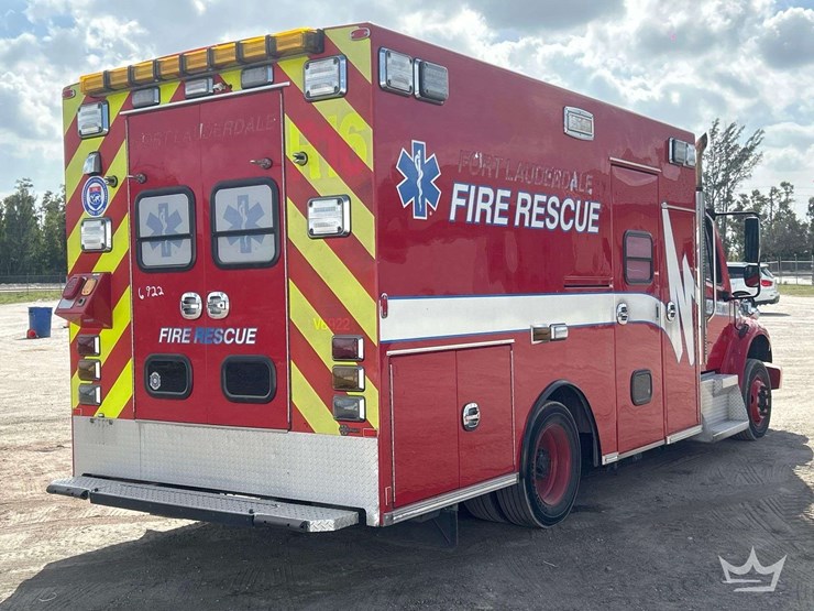 2016-freightliner-m2-106-image-3