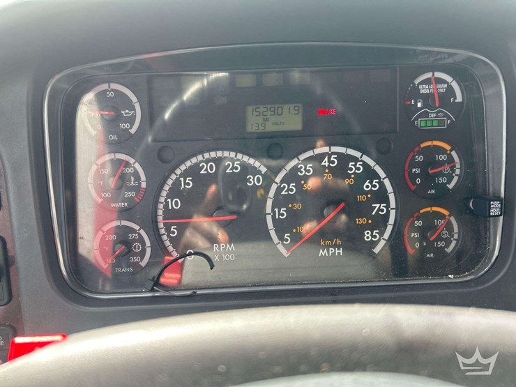 2016-freightliner-m2-106-image-13