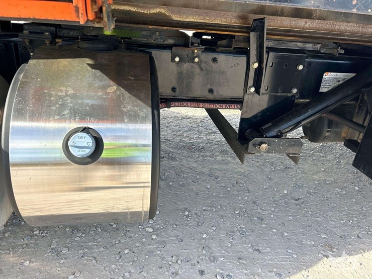 2018-peterbilt-348-image-26