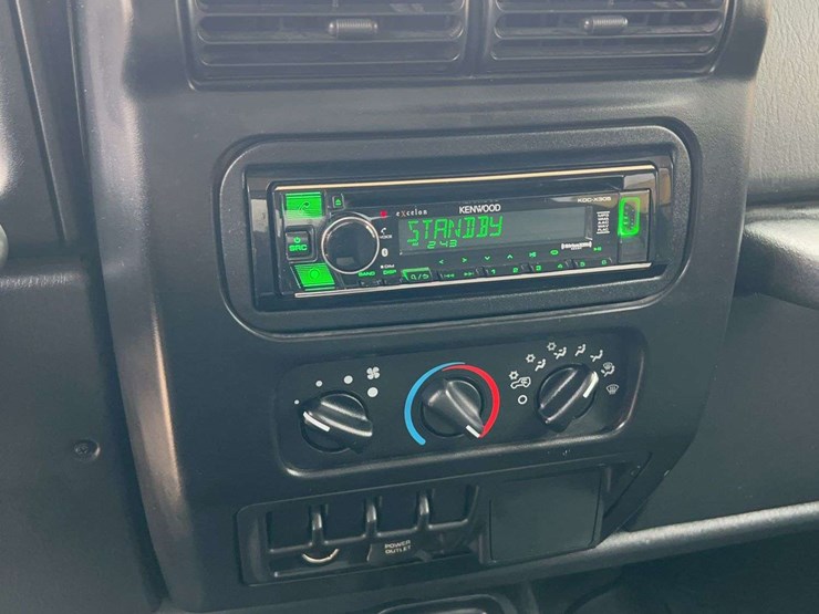 2002-jeep-wrangler-sport-image-24