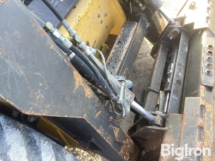 new-holland-l185-image-9