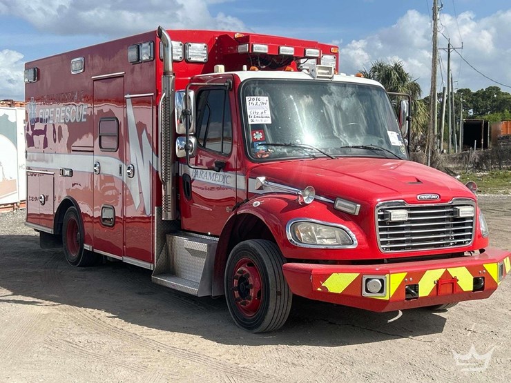 2016-freightliner-m2-106-image-2