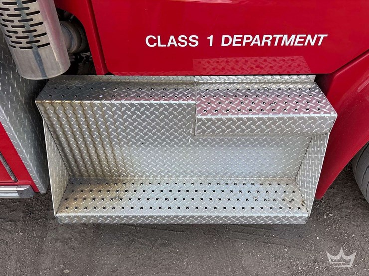 2016-freightliner-m2-106-image-46