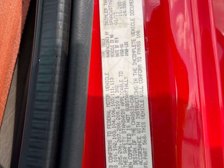 2016-freightliner-m2-106-image-7