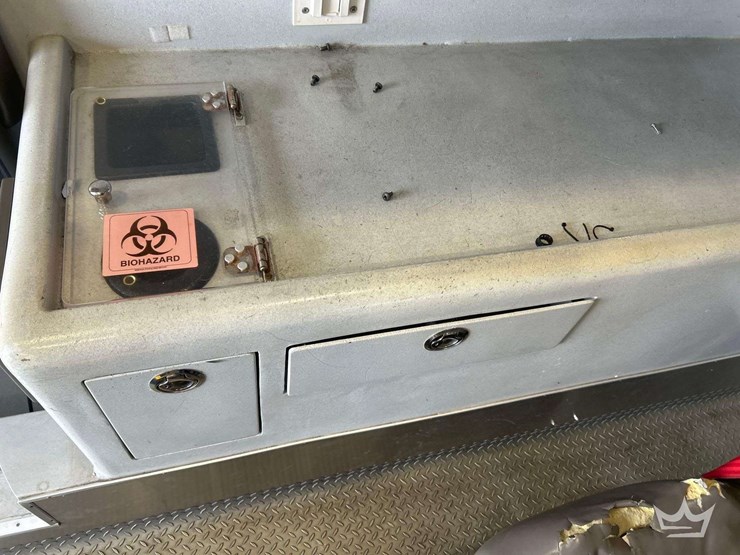 2016-freightliner-m2-106-image-55