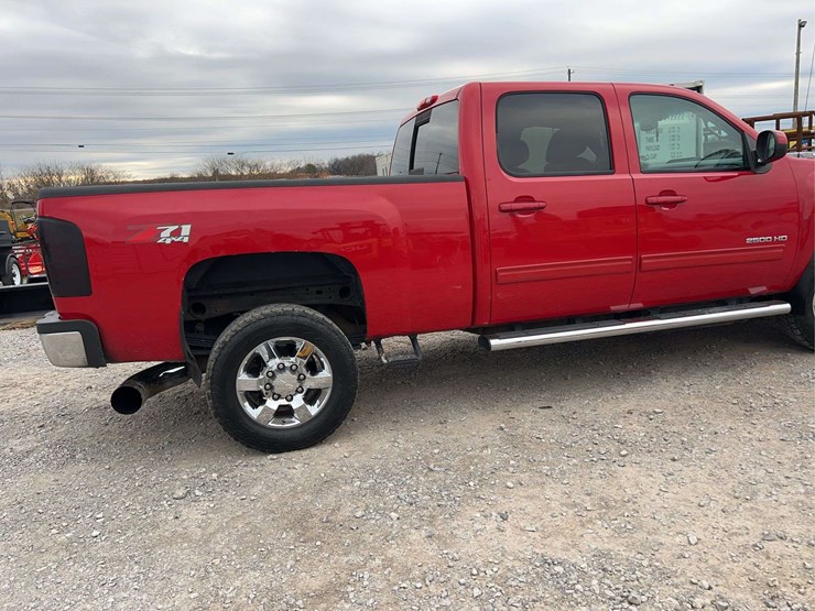 2012-chevrolet-2500-image-5