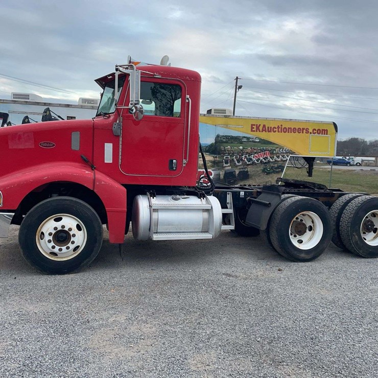 2005 PETERBILT 385