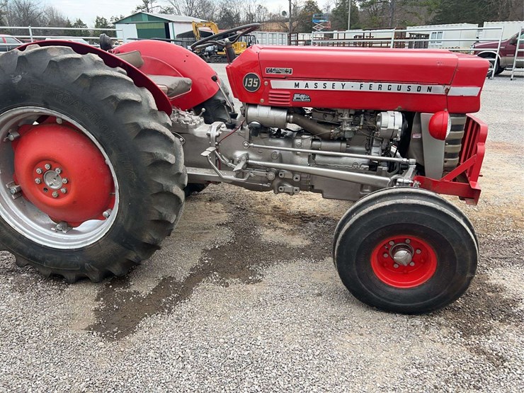 massey-ferguson-135-image-12