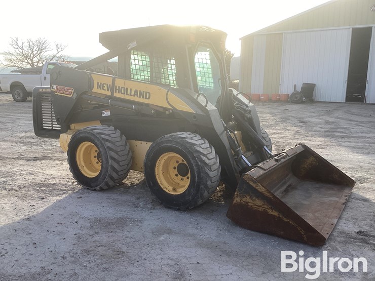 new-holland-l185-image-3