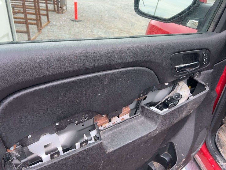 2012-chevrolet-2500-image-16