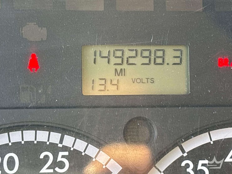 2016-freightliner-m2-106-image-9