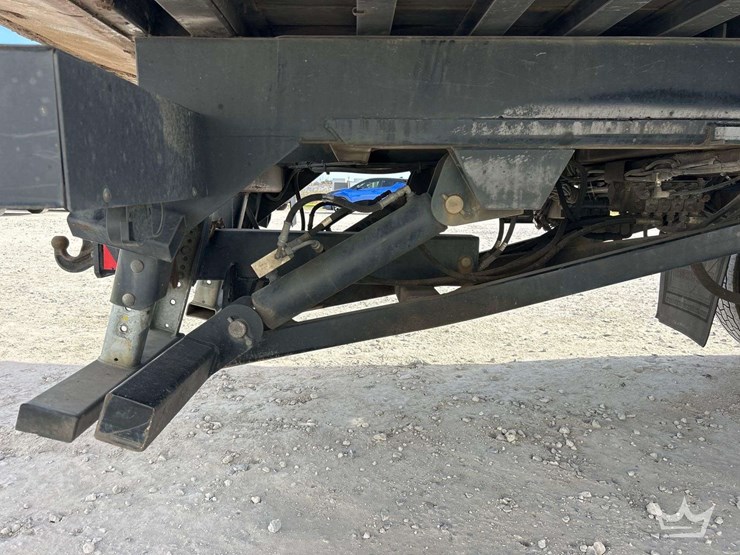 2018-peterbilt-348-image-35