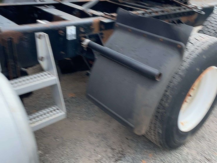 2005-peterbilt-385-image-15